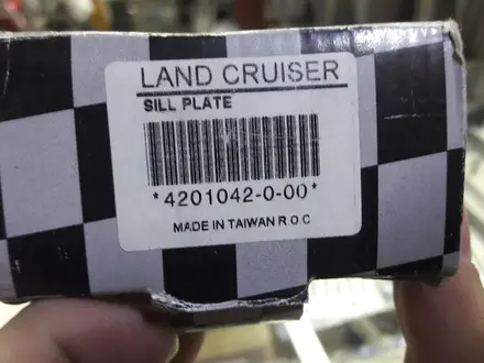 Хром накладки на пороги для TOYOTA Land Cruisers j100 за 9 000 тг. в Алматы – фото 4