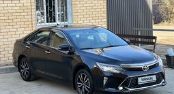 Toyota Camry 2018 года за 14 300 000 тг. в Актобе – фото 3