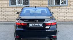 Toyota Camry 2018 года за 14 300 000 тг. в Актобе – фото 5