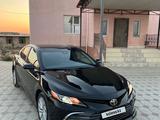 Toyota Camry 2021 года за 13 500 000 тг. в Актау – фото 4