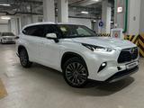 Toyota Highlander Luxe 2025 года за 29 000 000 тг. в Алматы – фото 2