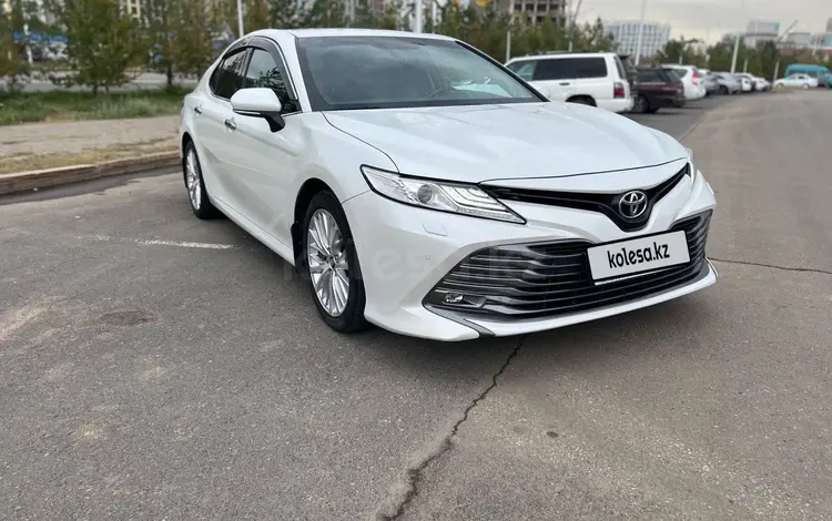 Toyota Camry 2019 года за 16 700 000 тг. в Астана