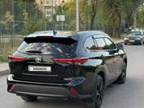Toyota Highlander 2022 года за 23 000 000 тг. в Алматы – фото 4