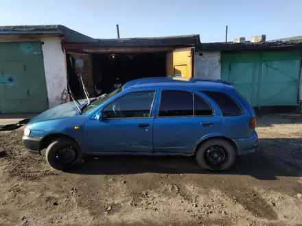 Nissan Almera 1996 года за 500 000 тг. в Караганда – фото 2