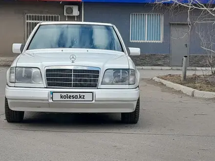Mercedes-Benz E 200 1994 года за 2 500 000 тг. в Павлодар