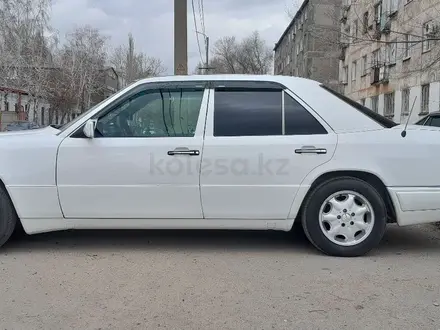 Mercedes-Benz E 200 1994 года за 2 500 000 тг. в Павлодар – фото 4