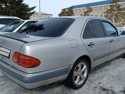 Mercedes-Benz E 230 1997 года за 2 800 000 тг. в Петропавловск – фото 5