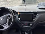 Hyundai Accent 2018 года за 6 650 000 тг. в Жезказган – фото 4
