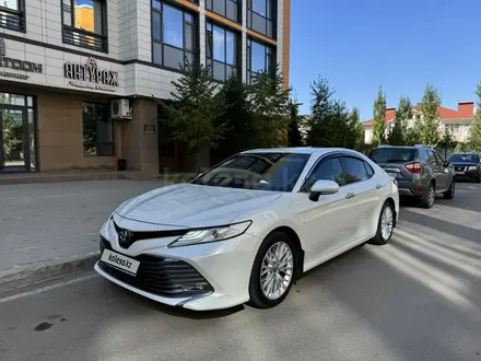 Toyota Camry 2019 года за 13 700 000 тг. в Астана – фото 3