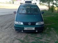 Volkswagen Sharan 1995 годаfor1 500 000 тг. в Уральск