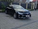 Toyota Camry 2017 годаүшін9 500 000 тг. в Уральск – фото 2