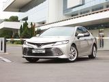 Toyota Camry 2021 года за 15 200 000 тг. в Алматы – фото 2