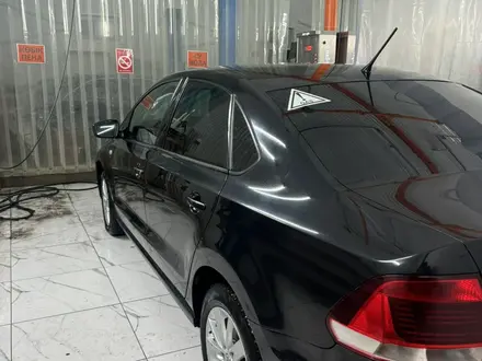 Volkswagen Polo 2015 года за 5 300 000 тг. в Хромтау – фото 4