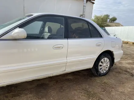 Hyundai Sonata 1997 года за 1 500 000 тг. в Уральск – фото 2