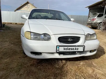 Hyundai Sonata 1997 года за 1 500 000 тг. в Уральск – фото 4