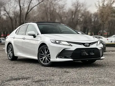 Toyota Camry 2022 года за 13 499 999 тг. в Алматы