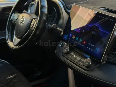 Toyota RAV4 2018 года за 11 500 000 тг. в Актау – фото 13