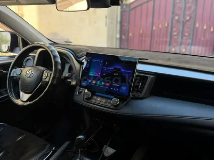 Toyota RAV4 2018 года за 11 500 000 тг. в Актау – фото 2