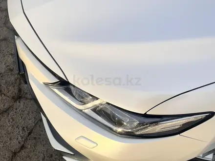 Toyota Camry 2018 года за 11 200 000 тг. в Уральск – фото 4