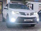 Toyota RAV4 2015 года за 12 000 000 тг. в Уральск – фото 2