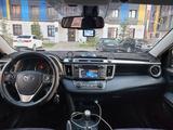Toyota RAV4 2015 года за 12 000 000 тг. в Уральск – фото 3
