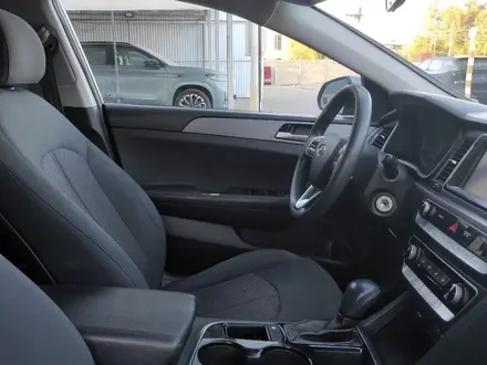 Hyundai Sonata 2019 года за 7 290 000 тг. в Тараз – фото 25