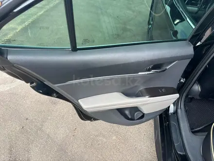 Toyota Camry 2020 года за 9 962 650 тг. в Алматы – фото 11