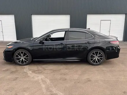 Toyota Camry 2020 года за 9 962 650 тг. в Алматы – фото 3