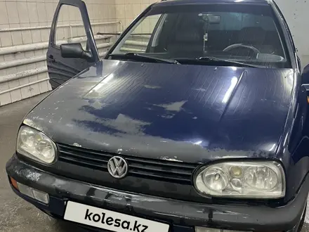 Volkswagen Golf 1996 года за 1 600 000 тг. в Алматы – фото 2