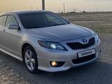 Toyota Camry 2010 года за 7 550 000 тг. в Жанаозен – фото 2