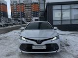 Toyota Camry 2020 года за 15 700 000 тг. в Усть-Каменогорск – фото 2