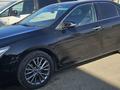 Toyota Camry 2015 года за 11 000 000 тг. в Актобе – фото 2