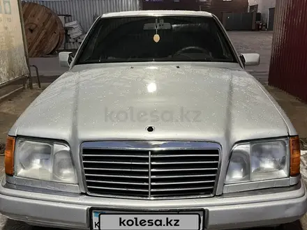 Mercedes-Benz E 200 1994 года за 1 800 000 тг. в Жезказган – фото 5