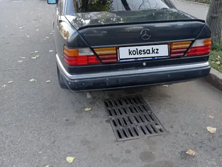 Mercedes-Benz E 220 1993 года за 2 000 000 тг. в Есик – фото 5