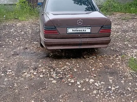 Mercedes-Benz E 230 1989 года за 1 100 000 тг. в Петропавловск