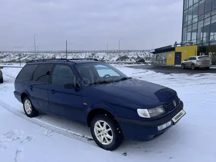 Volkswagen Passat 1995 года за 1 900 000 тг. в Семей – фото 2