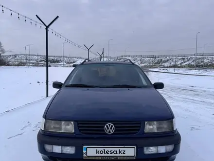 Volkswagen Passat 1995 года за 1 900 000 тг. в Семей – фото 3