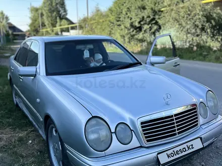 Mercedes-Benz E 280 1996 года за 2 990 000 тг. в Алматы – фото 31