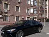 Toyota Camry 2017 года за 10 500 000 тг. в Атырау – фото 2