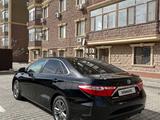 Toyota Camry 2017 года за 10 500 000 тг. в Атырау – фото 3