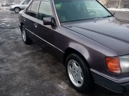 Mercedes-Benz E 230 1991 года за 1 700 000 тг. в Алматы – фото 5