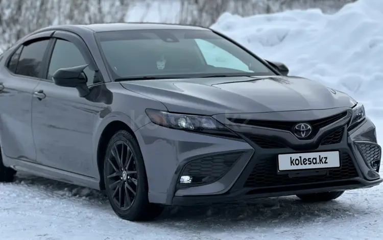 Toyota Camry 2021 годаfor15 950 000 тг. в Усть-Каменогорск