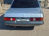 Mercedes-Benz E 230 1981 года за 1 200 000 тг. в Астана – фото 4
