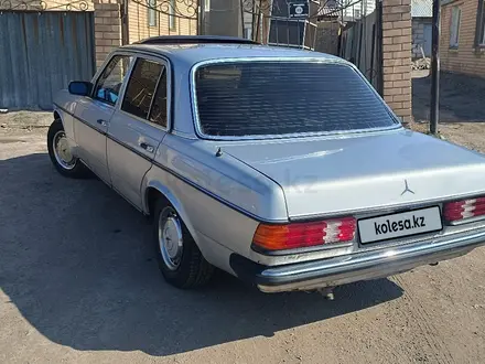 Mercedes-Benz E 230 1981 года за 1 200 000 тг. в Астана – фото 5