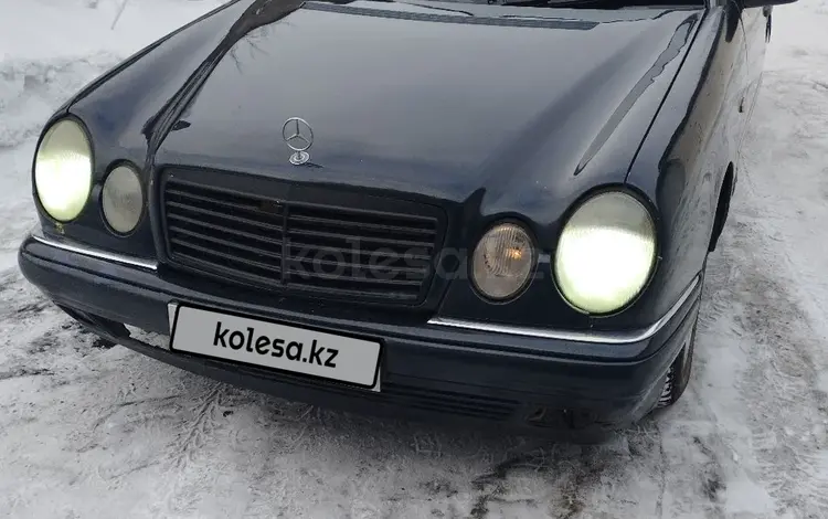 Mercedes-Benz E 200 1999 годаfor2 100 000 тг. в Астана