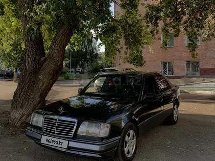 Mercedes-Benz E 200 1994 года за 2 400 000 тг. в Павлодар