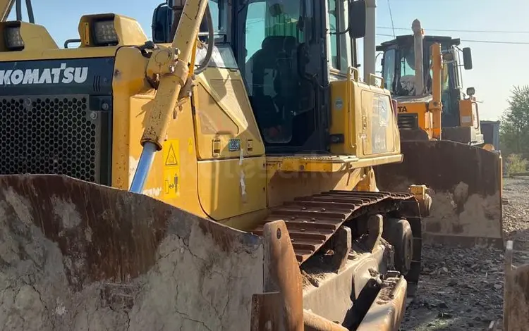 Komatsu  D65 2014 года за 40 000 000 тг. в Уральск