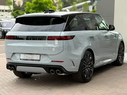 Land Rover Range Rover Sport SV 2026 года за 142 366 000 тг. в Алматы – фото 4