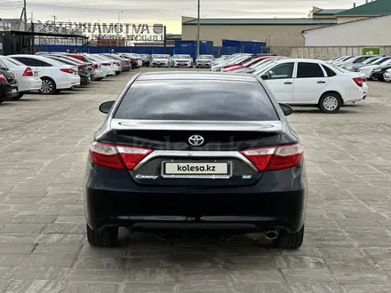 Toyota Camry 2016 года за 8 800 000 тг. в Атырау – фото 4