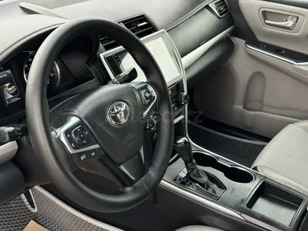 Toyota Camry 2016 года за 8 800 000 тг. в Атырау – фото 13